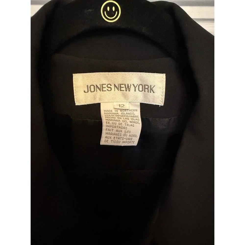 Jones New York  Black Blazer 4 Button Closure Size12 Lined Pockets Poly Fabric - Picture 2 of 3